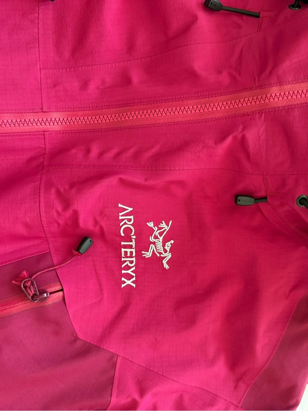 Arc'teryx Women's Magenta Waterproof Beta LT Jacket - Picture 2 of 8